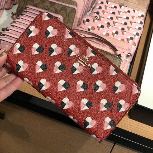 COACH F25962 Accordion Zip Wallet Checker Heart TERRACOTTA MULTI/LIGHT GOLD - Picture 1 of 5